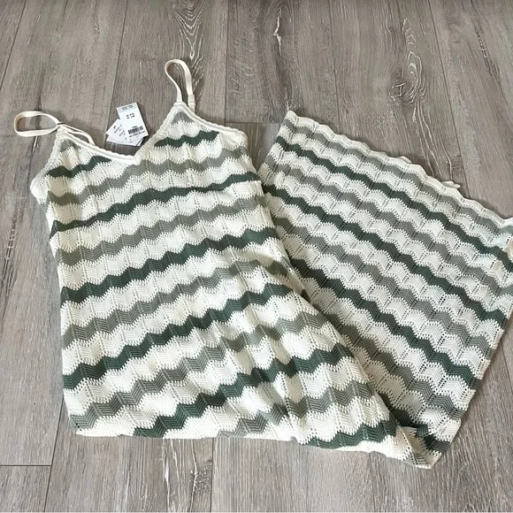 Hollister Crochet Midi Dress - Picture 2 of 4